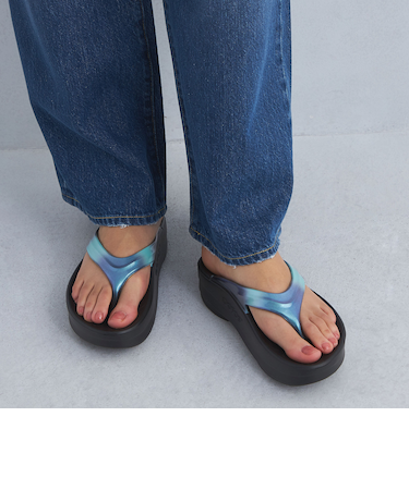 【国内EXCLUSIVE】＜OOFOS＞ OOmega LUXE サンダル