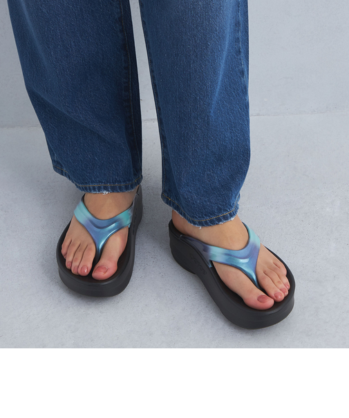 【国内EXCLUSIVE】＜OOFOS＞ OOmega LUXE サンダル