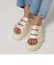 ＜UGG＞ゴールデングロウ スライド サンダル