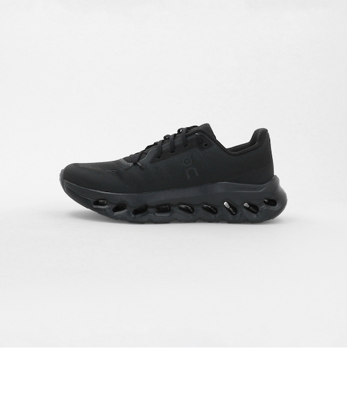 ＜On＞CLOUDTILT スニーカー