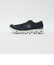 ＜On＞クラウド エックス 4 スニーカー