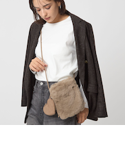 ファーショルダーバッグ ハートチャーム付き
