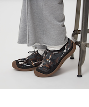 ＜KEEN＞ハウザー スリー スライド スリッポン（Multi/Multi）