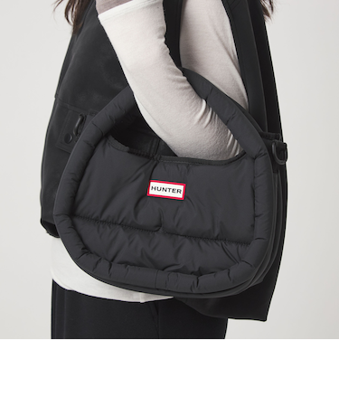 ＜HUNTER＞フレイムド パファー ホーボー バッグ （ミディ）