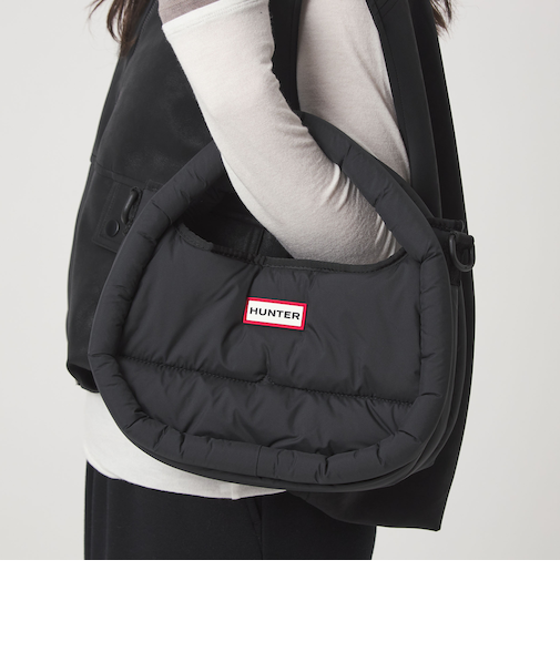 ＜HUNTER＞フレイムド パファー ホーボー バッグ （ミディ）