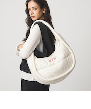 ＜HUNTER＞フレイムド パファー ホーボー バッグ （ラージ）