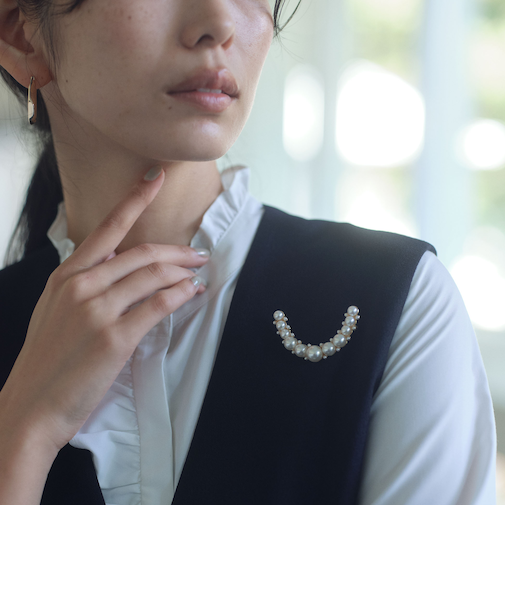 フェイクパール ラインパヴェ ブローチ