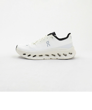 ＜On＞CLOUDTILT スニーカー