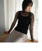 デコルテタンクトップ