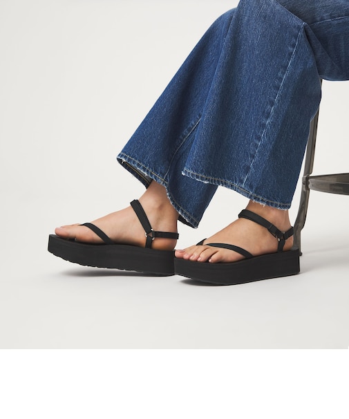 ＜TEVA＞フラットフォーム サンダル スリム