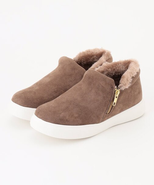 ローカットファースニーカー