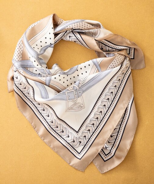 ベルトモチーフ柄スカーフ