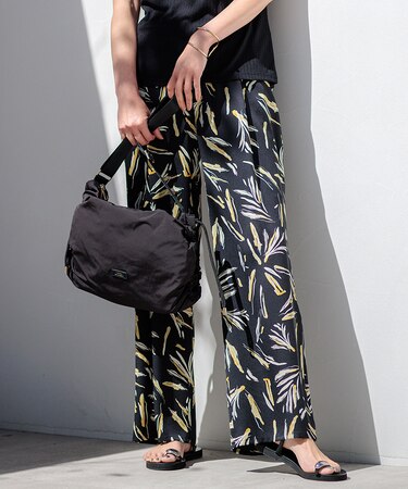 【洗える】スリークボタニカルプリント ドロスト パンツ