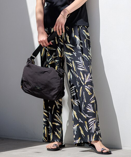 【洗える】スリークボタニカルプリント ドロスト パンツ