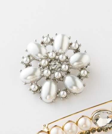 パール ブローチ