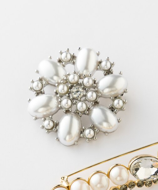 パール ブローチ