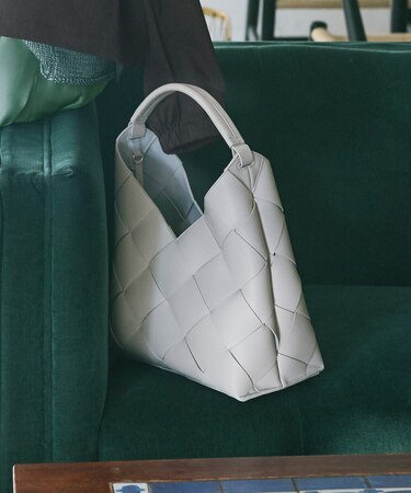 イントレチャート ワンハンドル バッグ