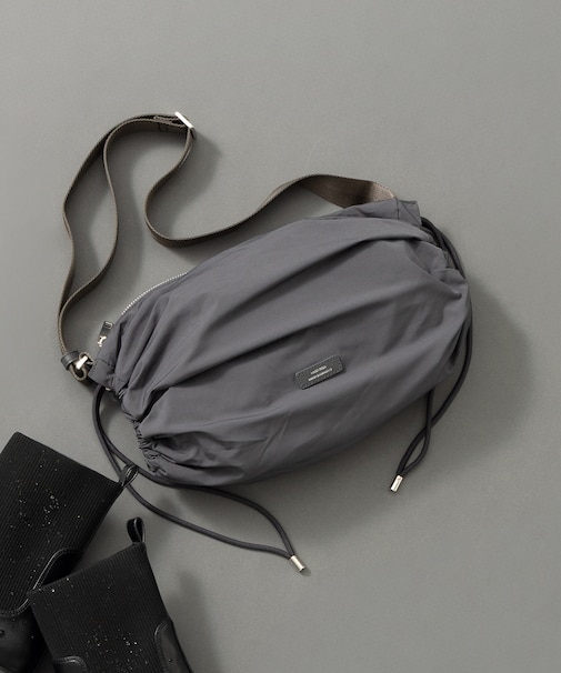 【撥水加工/WEB&一部店舗限定カラーあり】ドローストリング ショルダーバッグ