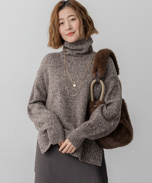 【洗える】ミックスブークレ サイドスリットタートルニット