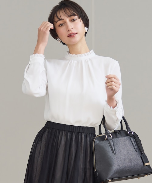タグ付 2026 VERY掲載 バックサテンアムンゼン フリルデザインシャツ VERY掲載】バックサテンアムンゼン フリルデザインシャツ｜ニジュウ
