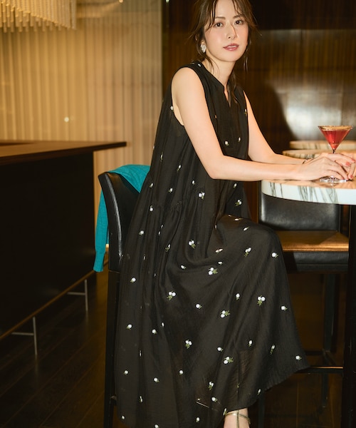 23区新品✨️今季完売品【褒められワンピ】シアーワッシャー刺繍ワンピース　限定品 褒められワンピ】シアーワッシャー 刺繍 ワンピース｜ニジュウサンクの