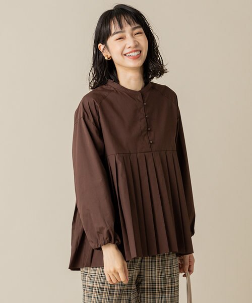 美品 クミキョク プリーツ切替バックシャンブラウス ふじ色 ラベンダー 紫 洗える】プリーツ切り替えバックシャン ブラウス｜クミキョクの