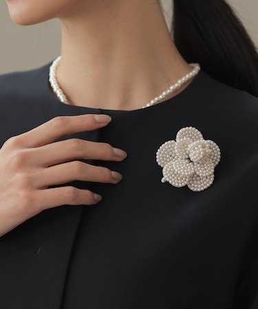 カメリアビーズブローチ