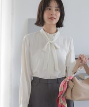 【WEB限定】ライトデシン フリルボウタイブラウス