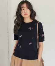 【WEB＆一部店舗限定】エンブロイダリーブルーム 半袖ニット