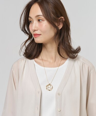 【着こなしのポイントに】３連リングネックレス