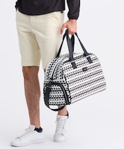 【UNISEX】フラッグ総柄ボストンバッグ　シューズ収納付きの大容量　ショルダー持ちも可能
