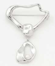 【CLASSY.1月号掲載】ウェーブブローチ