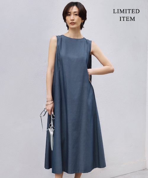 BCBG MAXAZRIA｜プリーツワンピース　ノースリーブ　フレア　　ブルー WEB限定・洗える】サマーフレア ノースリーブワンピース｜アイ