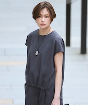 FluidBackSatin フレンチスリーブブラウス