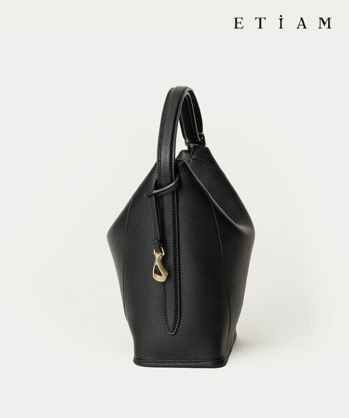た*か様 【超美品】ETiAM シュリンク ハンド＆バングルバッグ 型押しブラッ ETIAM】シュリンク ハンド＆バングルバッグ《Follow》｜ゴタイリクの