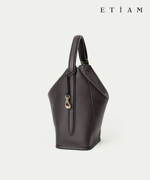 た*か様 【超美品】ETiAM シュリンク ハンド＆バングルバッグ 型押しブラッ ETIAM】シュリンク ハンド＆バングルバッグ《Follow》｜ゴタイリクの
