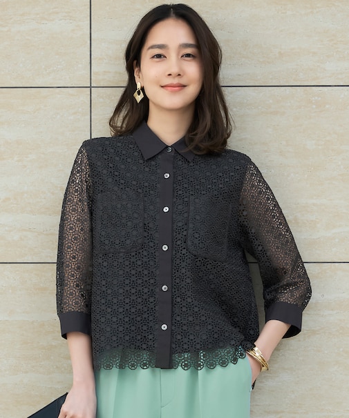 【ドラマ「明日はもっと いい日になる」着用】【洗える】ジオメトリックフラワーレースクロップド丈シャツ ブラウス