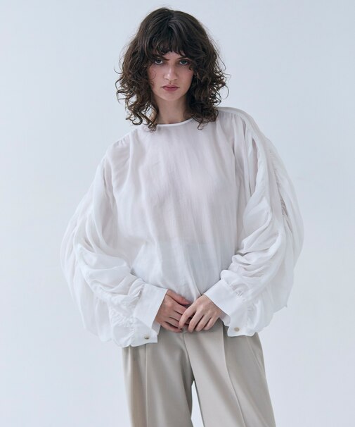 【洗える】PAULINE / タックギャザーリネンボリュームブラウス