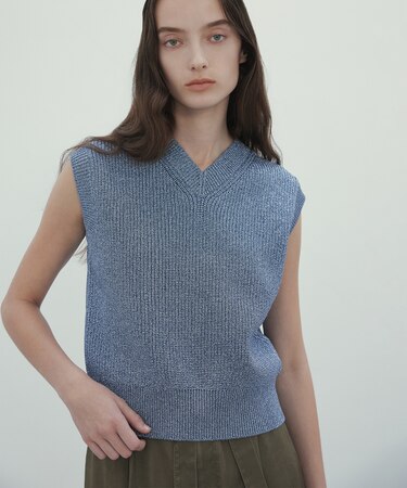 【洗える・eclat 5月号掲載】VANDA / ラメ入りVネックノースリーブニット