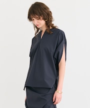 【接触冷感/UVカット/洗える・BAILA 8.9月合併号掲載】YANN / Vスリットプルオーバーブラウス