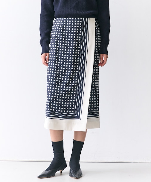 GADE / モノトーンドット柄ラップ風スカート