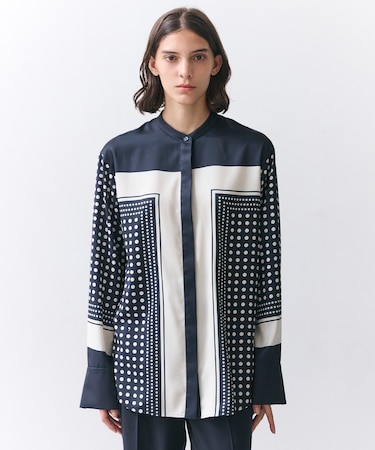 GADE / モノトーンドット柄バンドカラーブラウス