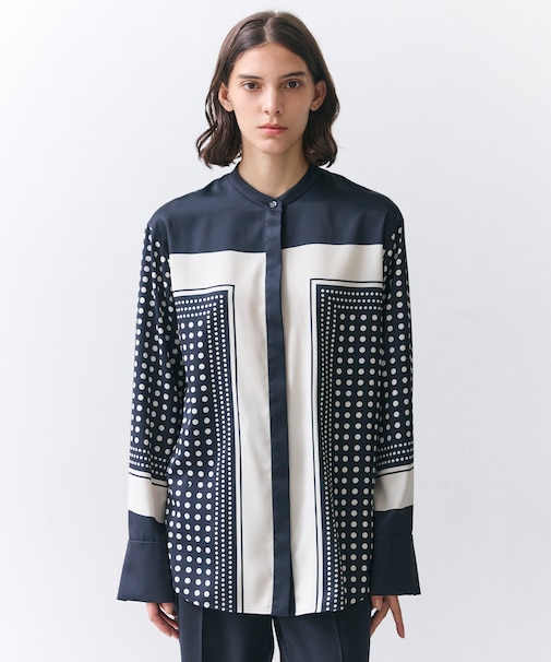 GADE / モノトーンドット柄バンドカラーブラウス