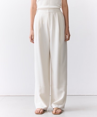 GYPSUM / シルキータッチ セミワイドタックパンツ