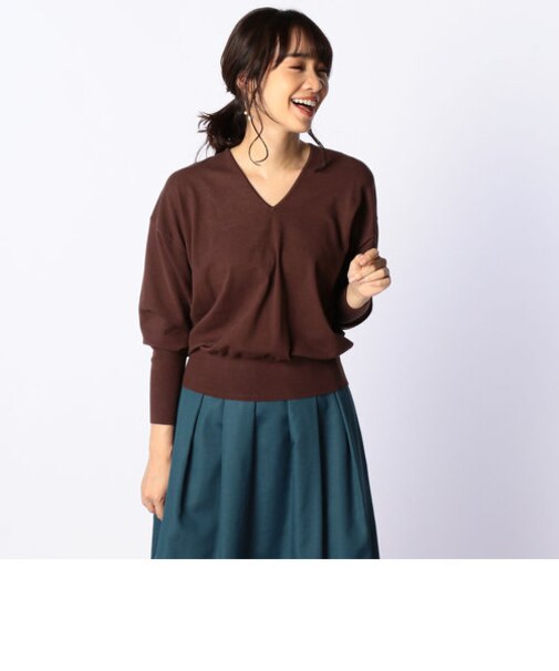 ラウンドショルダーVネックプルオーバーニット