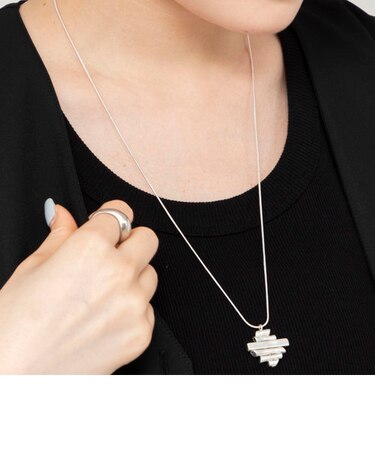 モビールトップネックレス