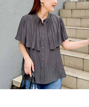 割繊ケープ風ギャザーブラウス