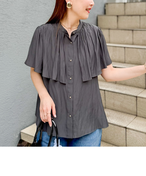 割繊ケープ風ギャザーブラウス