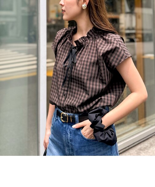 衿フリルショートスリーブシャツ