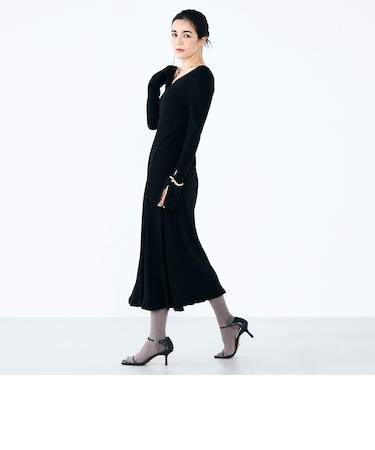 《手洗い可能》フイット＆フレアーVネックワンピース